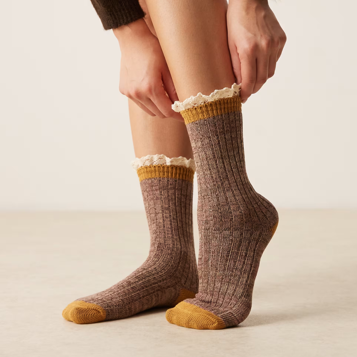 Landliebe Socken | Weiche Stricksocken mit Spitzenrand